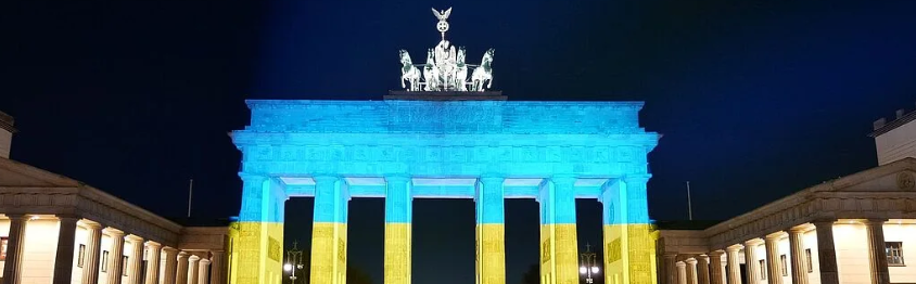 Ukrainekrieg - Exportstopp BeamXpertDESIGNER - Brandenburger Tor in ukrainischen Nationalfarben